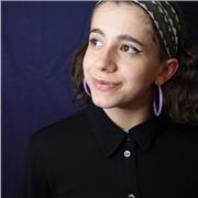 Doy clases de Español para extranjeros haciendo un seguimiento del alumno/a. Revisando semanalmente la mejoría del idioma